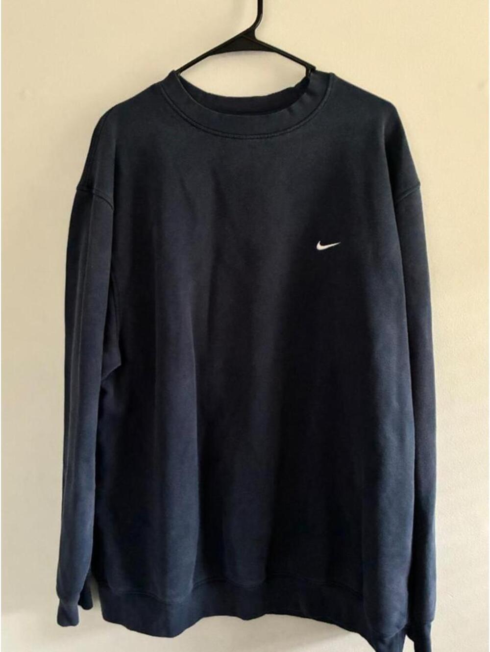 Vintage Nike Men's Navy Blue XL Sweatshirt with Embroidered Swoosh